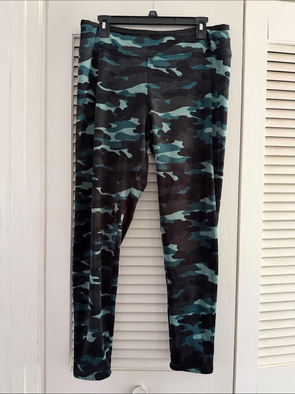 Cuddl Duds Teal & Black Camo Leggings
